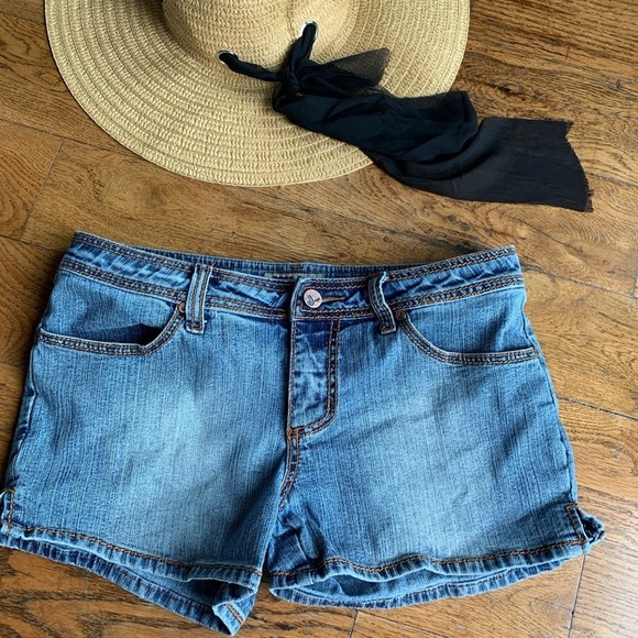Jou Jou‎ Denim Shorts - Picture 2 of 10